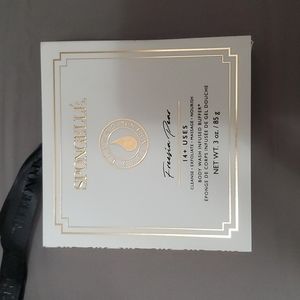 Spongelle Freesia Pear Body Wash Infused Buffer